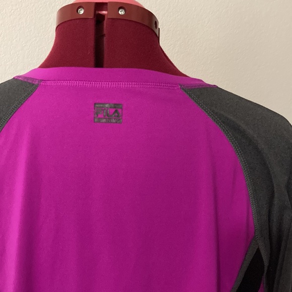 Fila sport running Size XL magenta, black & gray V-neck sweater Made in Vietnam. - Picture 4 of 9